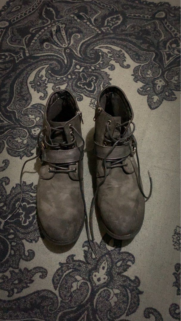 Semantic design (Category: Boots) located in Aloran. Submitted by cowskin_927 (Listing ID 1468175383, Image 3). Description: Semantic design Size Large 43/44 can fit Bought from japan surplus Almost dead stock .