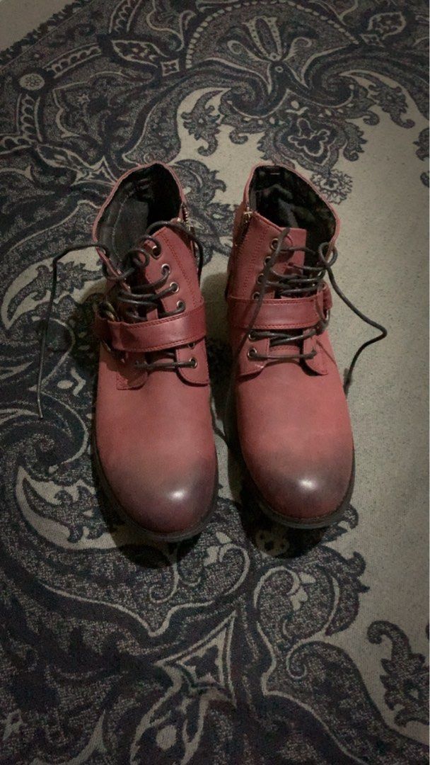 Semantic design (Category: Boots) located in Aloran. Submitted by cowskin_927 (Listing ID 1468175661, Image 3). Description: Semantic design Size Large fit 43/44 Excellent condition No issue bought japan surplus.