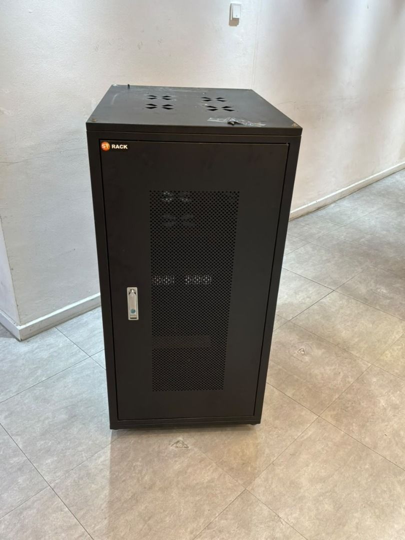 Server Rack (Category: Others) located in Kuala Lumpur. Submitted by keenriver_123dc2 (Listing ID 1468155854, Image 2). Description: .