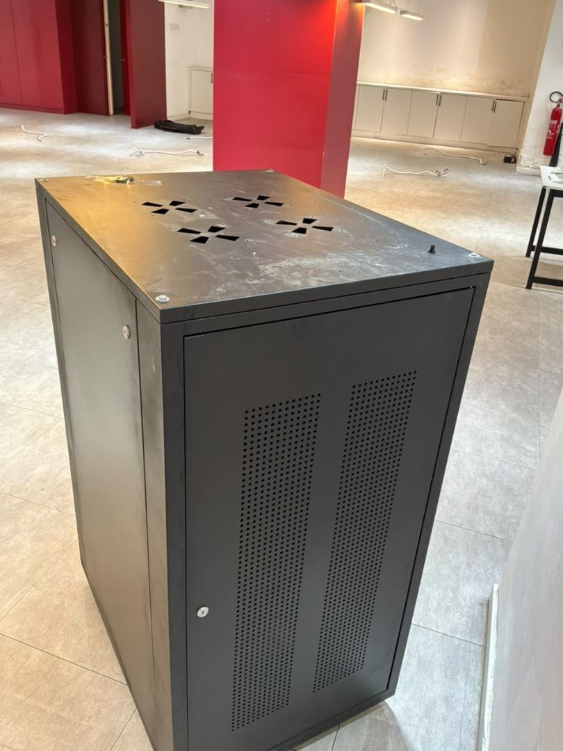 Server Rack (Category: Others) located in Kuala Lumpur. Submitted by keenriver_123dc2 (Listing ID 1468155854, Image 3). Description: .