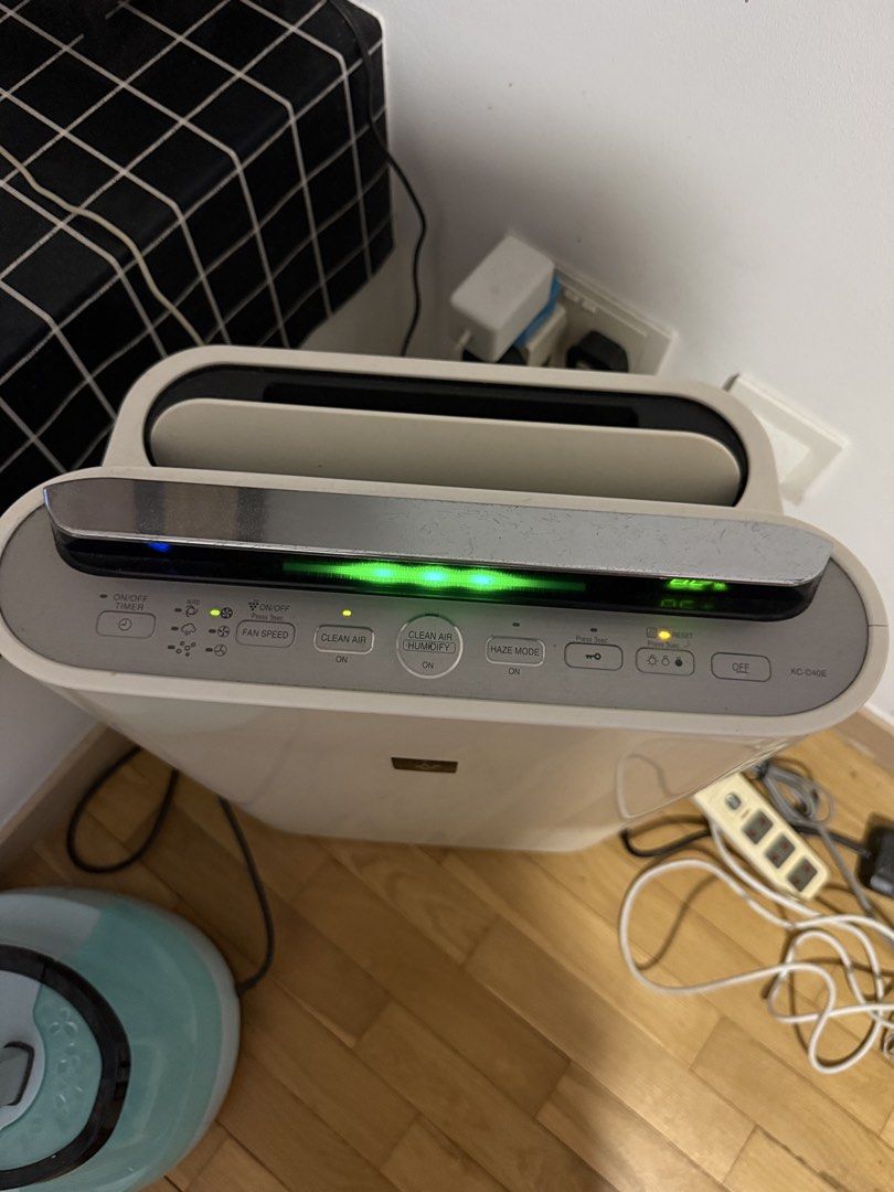 Sharp purifier (Category: Air Purifiers & Dehumidifiers) located in Singapore. Submitted by gregpang (Listing ID 1468112280, Image 2). Description: .
