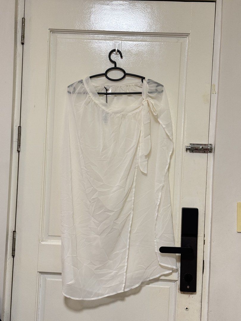 Sheer White Beach Cover up Size S (Category: Skirts) located in Marikina City. Submitted by punch.studioph (Listing ID 1468103761, Image 1). Description: Sheer White Beach Cover Up Size S.