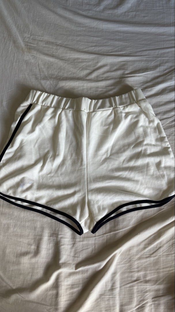 Shein Dazy White Dolphin Short (Category: Shorts) located in Binan City. Submitted by myprelovedhaul (Listing ID 1468066677, Image 3). Description: .