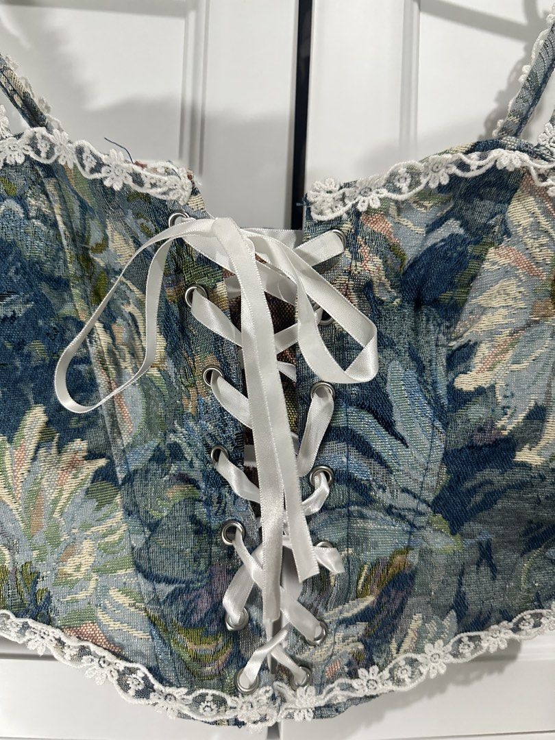 Shein Floral Corset Top (Category: Sleeveless) located in Naic. Submitted by cilissa (Listing ID 1468225743, Image 2). Description: Used once Selling for lower price nalang Small size but adjustable PM for inquiries .