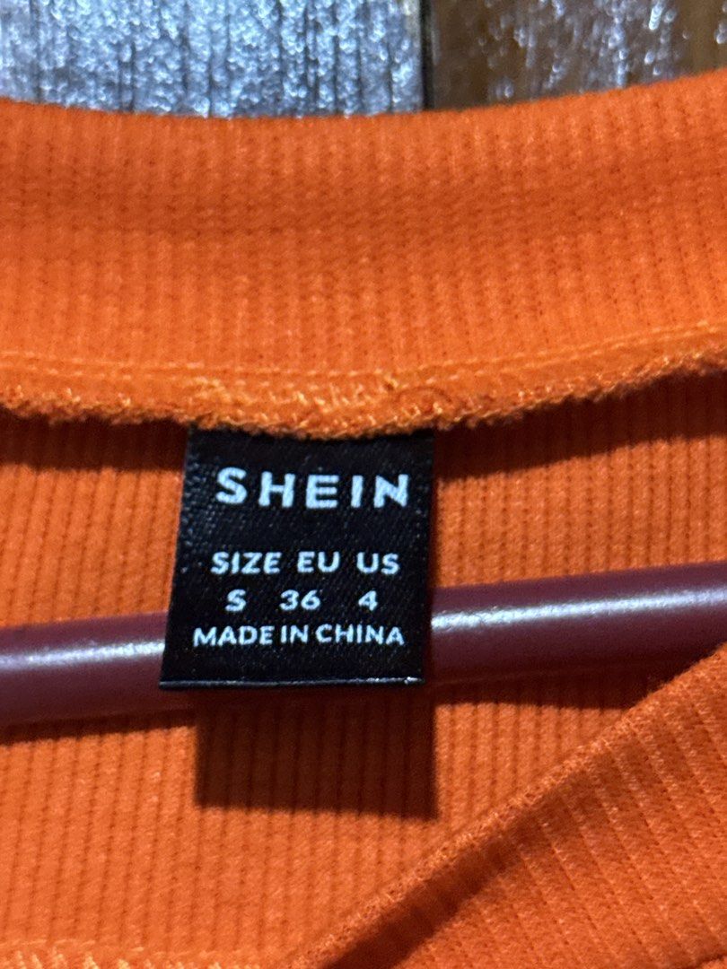 SHEIN Orange Ribbed Crop Top Size S (Category: Sleeveless) located in Obando. Submitted by pepperooshop (Listing ID 1468069250, Image 2). Description: - Brand: SHEIN - Color: Bright orange - Size: S (EUR 36, US 4) - Material/Texture: Ribbed knit - Design: Short sleeves, round neckline, crop top - Styling: Perfect to match with high-waisted jeans or skirts.