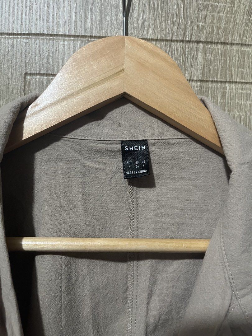 Shein Set (Category: Sets or Coordinates) located in Cavite. Submitted by mainestreams (Listing ID 1468145633, Image 3). Description: Shein set, box size Brand new, never used, but already washed Tagged Small, but the boxy fit can accom up to Med - Large Sf - 95.