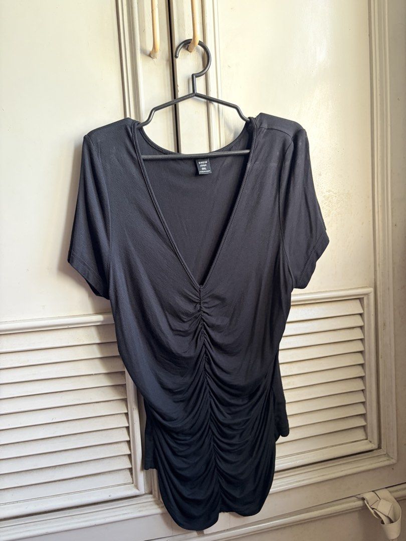 SHEIN TOP (Category: Blouses) located in Bocaue. Submitted by cassybara (Listing ID 1468120626, Image 1). Description: Shein Curve L - 25 W- 20.
