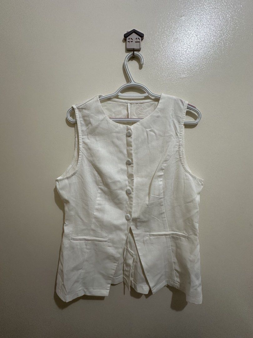 SHEIN White Button-Up Sleeveless Vest (Category: Sleeveless) located in San Fernando. Submitted by reiss0 (Listing ID 1468203381, Image 1). Description: Hi! I’m trying to declutter clothes as I lost some weight –mostly large. Feel free to hmu if u want exact measurements and more photos. Thank you!.
