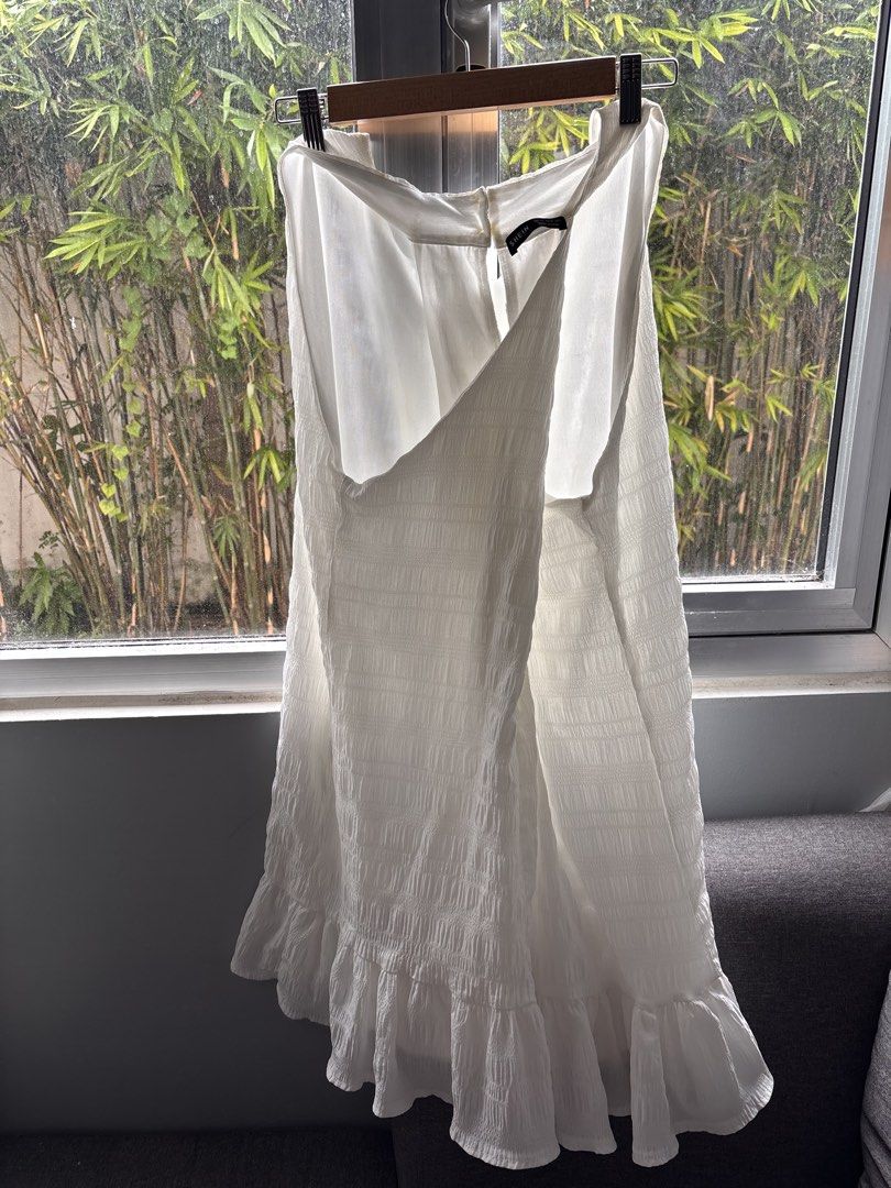 Shein White Dress (Category: Dresses) located in Manila. Submitted by scarlet34 (Listing ID 1468143151, Image 2). Description: Size Small Criss Cross Back.