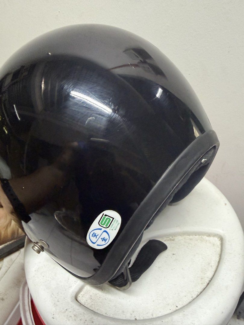 Shoeinclassic helmet (Category: Helmets and other Riding Gears) located in Paranaque City. Submitted by pooldepot011304 (Listing ID 1468089444, Image 3). Description: Classic shoei helmet 57-58 cm medium Feom japan Issue kita namn sa pics .