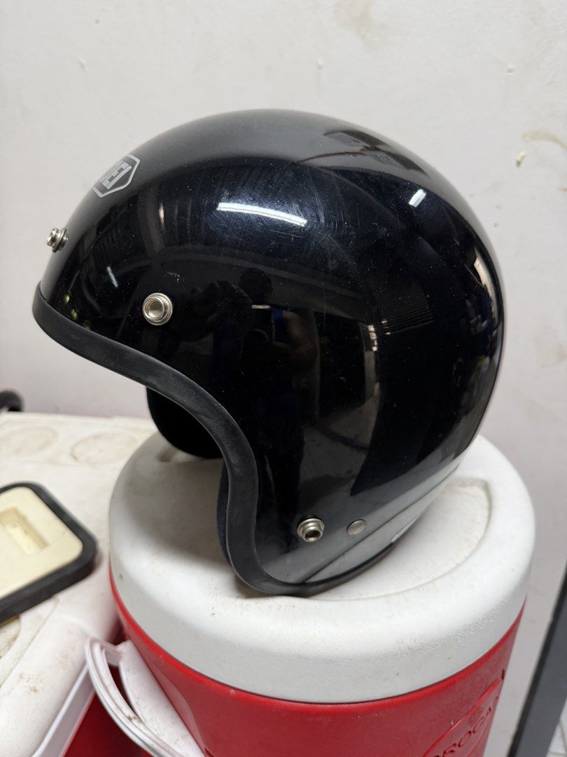 Shoeinclassic helmet (Category: Helmets and other Riding Gears) located in Paranaque City. Submitted by pooldepot011304 (Listing ID 1468089444, Image 2). Description: Classic shoei helmet 57-58 cm medium Feom japan Issue kita namn sa pics .