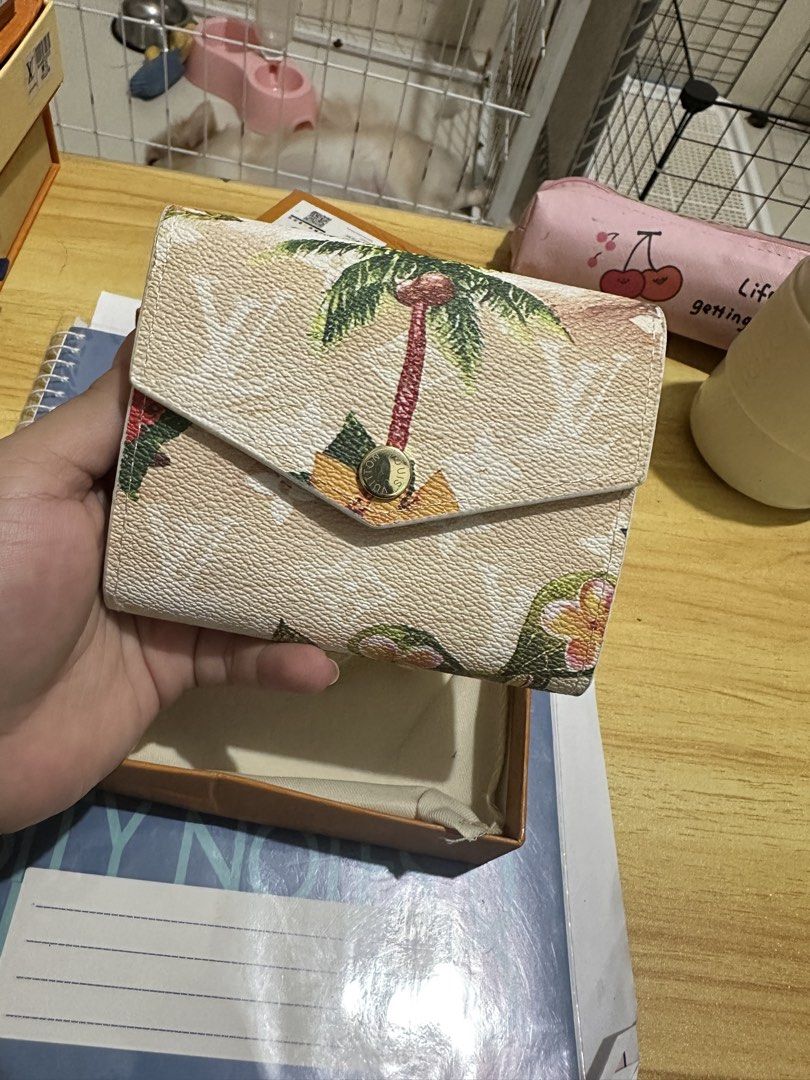 Short Wallet (Category: Wallets & Card holders) located in Binmaley. Submitted by amayscollections (Listing ID 1468103097, Image 2). Description: Lv Short Wallet Limited Edition ganda ganda nyan with box and dustbag na din po for only ₱399+sf payment first ₱469+sf cash on delivery We Ship Nationwide 🚚.