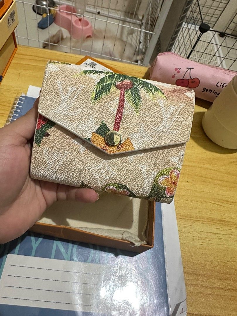 Short Wallet (Category: Wallets & Card holders) located in Binmaley. Submitted by amayscollections2 (Listing ID 1468103701, Image 2). Description: Lv Short Wallet Limited Edition ganda ganda nyan with box and dustbag na din po for only ₱399+sf payment first ₱469+sf cash on delivery We Ship Nationwide 🚚.