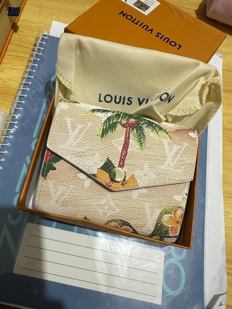 Short Wallet (Category: Wallets & Card holders) located in Binmaley. Submitted by amayscollections2 (Listing ID 1468103701, Image 1). Description: Lv Short Wallet Limited Edition ganda ganda nyan with box and dustbag na din po for only ₱399+sf payment first ₱469+sf cash on delivery We Ship Nationwide 🚚.