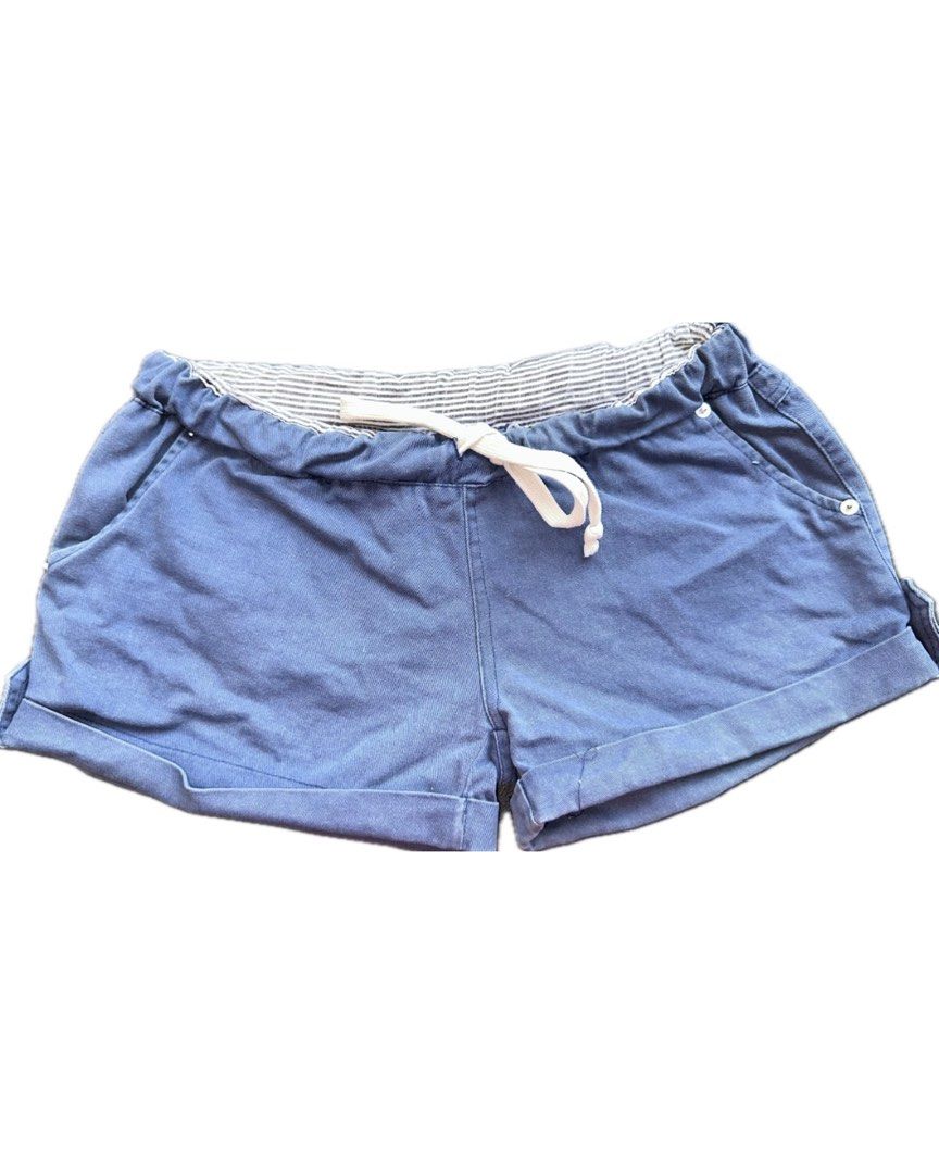 Shorts Rolled Cuffs (Category: Shorts) located in Bacoor. Submitted by pickedbykoko (Listing ID 1468120517, Image 1). Description: Size: 30 inches Length: 9 inches Condition: Fair A bit darker in person Colors may appear slightly different depending on lighting and your screen. 🏷 ₱78.00 Code: K18.