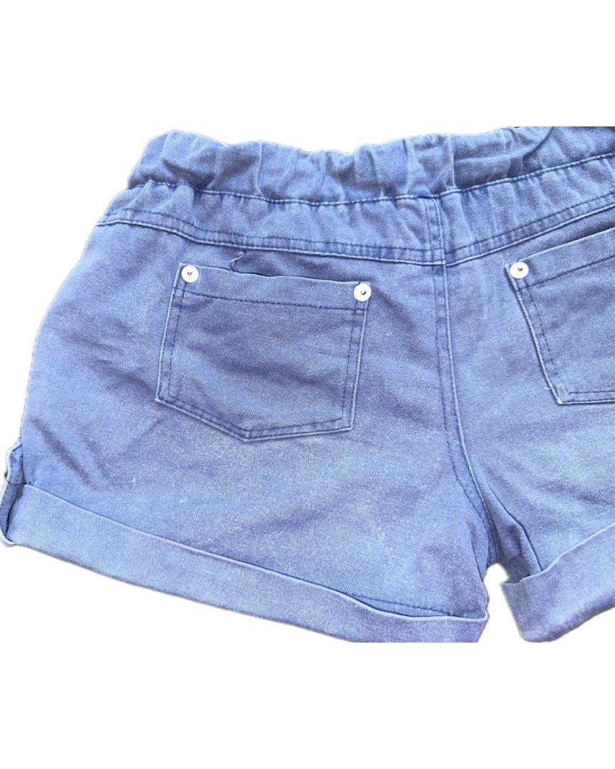 Shorts Rolled Cuffs (Category: Shorts) located in Bacoor. Submitted by pickedbykoko (Listing ID 1468120517, Image 3). Description: Size: 30 inches Length: 9 inches Condition: Fair A bit darker in person Colors may appear slightly different depending on lighting and your screen. 🏷 ₱78.00 Code: K18.