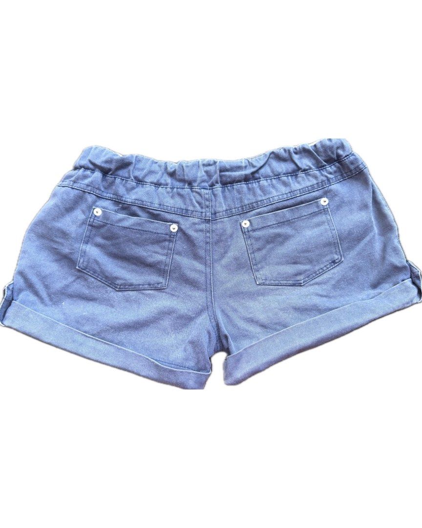 Shorts Rolled Cuffs (Category: Shorts) located in Bacoor. Submitted by pickedbykoko (Listing ID 1468120517, Image 2). Description: Size: 30 inches Length: 9 inches Condition: Fair A bit darker in person Colors may appear slightly different depending on lighting and your screen. 🏷 ₱78.00 Code: K18.