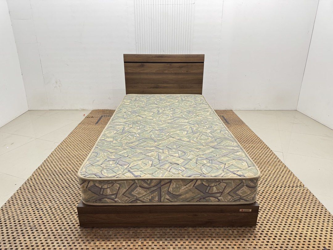 Single bedset (Category: Bed Frames & Mattresses) located in Quezon City. Submitted by matetdevis13 (Listing ID 1468085156, Image 2). Description: GRANZ Elegant Panel Frame Single Size Bed Set Price: 7,500 Frame: 39.5 x 79.5 x 32/6 Mattress: 39.5 x 77 x 7 In good condition Code MJS35-RP25.