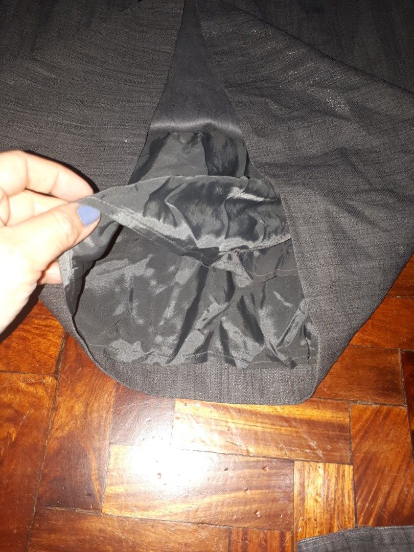 Skirt 28 waist (Category: Luxury Apparel) located in Quezon City. Submitted by secretluxuryshop (Listing ID 1468080435, Image 2). Description: .