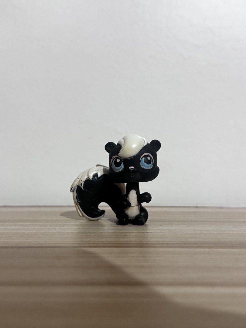 Littlest Pet Shop (LPS) Skunk #85 (Category: Interactive Toys) located in Guinobatan. Submitted by riescart (Listing ID 1468159820, Image 1). Description: DM for details!.