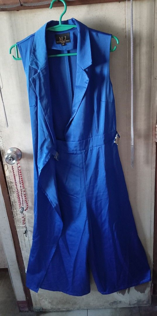 Sleeveless Culotte Jumpsuit Size M (Category: Jumpsuits) located in Quezon City. Submitted by chacha30.s (Listing ID 1468067168, Image 1). Description: - Brand: MJ - Style: Sleeveless wide-leg culotte jumpsuit - Size: Medium - Color: Royal blue with a solid satin finish - Features: Tailored lapel collar, side buckle detail, fitted waist, and back zip closure - Condition: Worn a few times, still in great shape . Text me at 09277152134 . Buy na po 