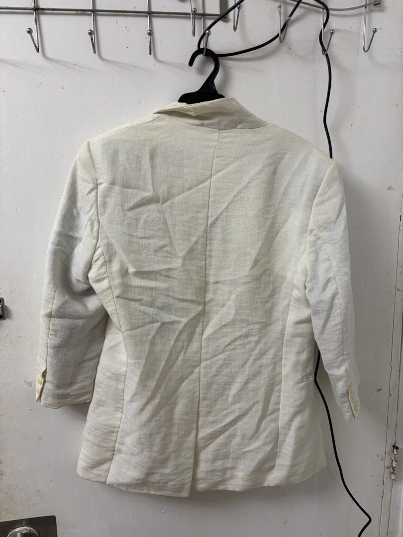SLIM FIT WHITE TUXEDO (NEGOTIABLE) (Category: Coats, Jackets and Outerwear) located in Bacoor. Submitted by ohitswaltz (Listing ID 1468148328, Image 2). Description: Meetup around Bacoor area only. Pickup via Lalamove (Payment FIRST)..