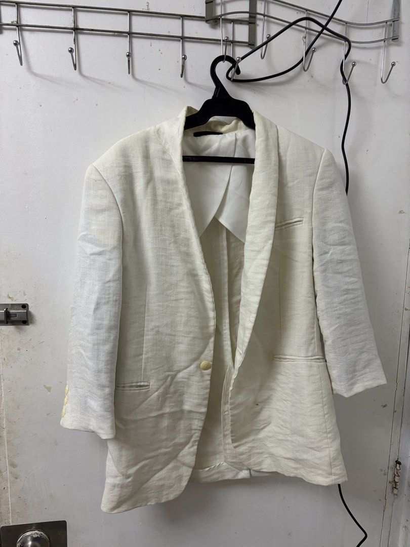 SLIM FIT WHITE TUXEDO (NEGOTIABLE) (Category: Coats, Jackets and Outerwear) located in Bacoor. Submitted by ohitswaltz (Listing ID 1468148328, Image 1). Description: Meetup around Bacoor area only. Pickup via Lalamove (Payment FIRST)..