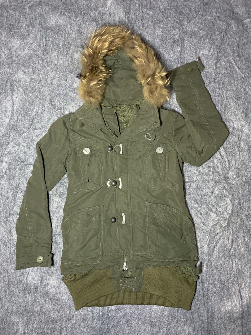 SLY Olive Green Parka Jacket (Category: Coats, Jackets and Outerwear) located in Bacolod City. Submitted by ocean_us (Listing ID 1468119610, Image 1). Description: SLY Olive Green Parka Jacket ____________________________ Hooded Fur Details: ▪️Dimes 17.5 x 25 ▪️With minor issue Pm, Thanks ✅We ship Nationwide via Jnt Express ✅We do video call for assurance 📍Bacolod City Negros Occidental.