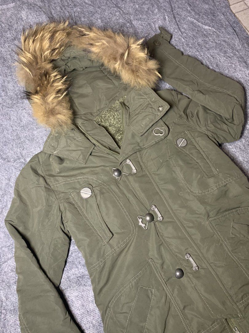 SLY Olive Green Parka Jacket (Category: Coats, Jackets and Outerwear) located in Bacolod City. Submitted by ocean_us (Listing ID 1468119610, Image 3). Description: SLY Olive Green Parka Jacket ____________________________ Hooded Fur Details: ▪️Dimes 17.5 x 25 ▪️With minor issue Pm, Thanks ✅We ship Nationwide via Jnt Express ✅We do video call for assurance 📍Bacolod City Negros Occidental.