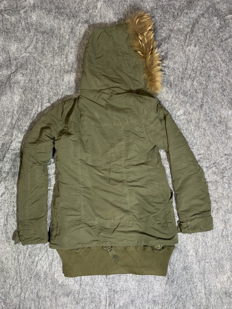 SLY Olive Green Parka Jacket (Category: Coats, Jackets and Outerwear) located in Bacolod City. Submitted by ocean_us (Listing ID 1468119610, Image 2). Description: SLY Olive Green Parka Jacket ____________________________ Hooded Fur Details: ▪️Dimes 17.5 x 25 ▪️With minor issue Pm, Thanks ✅We ship Nationwide via Jnt Express ✅We do video call for assurance 📍Bacolod City Negros Occidental.
