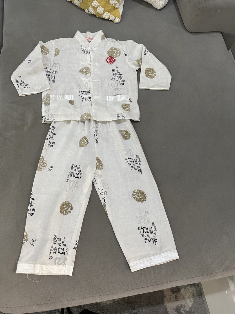 small United Nations China Costume (Category: Educational & Learning Toys) located in Paranaque City. Submitted by sorajapanluxshoppe (Listing ID 1468135101, Image 1). Description: China United Nations Costume needs laundry due to storing size3-5 years old.