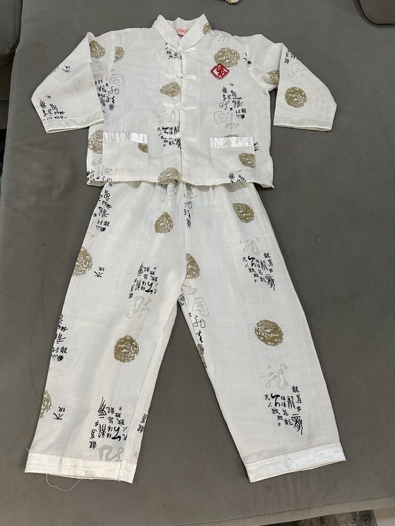 small United Nations China Costume (Category: Educational & Learning Toys) located in Paranaque City. Submitted by sorajapanluxshoppe (Listing ID 1468135101, Image 2). Description: China United Nations Costume needs laundry due to storing size3-5 years old.