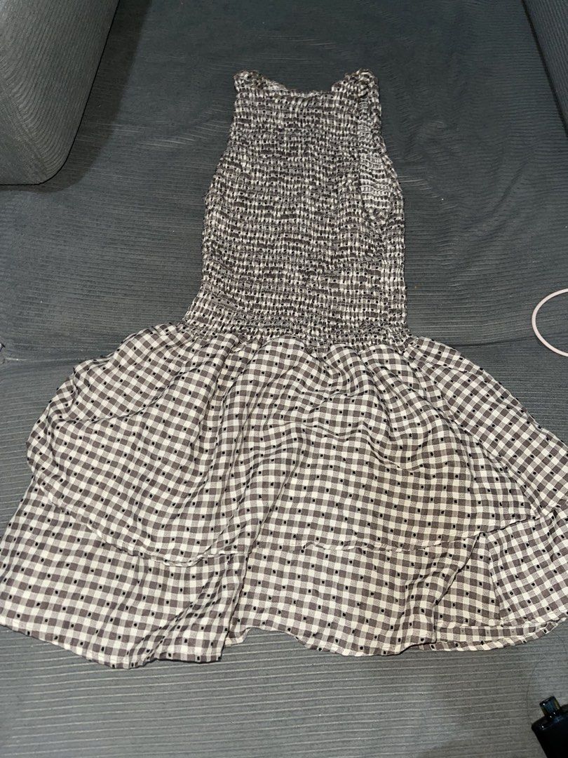 Smocked Tiered Mini Dress (Category: Dresses) located in Mandaluyong City. Submitted by smntazia (Listing ID 1468123447, Image 1). Description: Size: L to XL Very stretchy Never been used.
