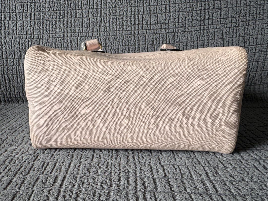 Snidel Mini Handbag (Category: Cross-body Bags) located in Mandaluyong City. Submitted by axos723 (Listing ID 1468186998, Image 3). Description: ➡️Please read item description carefully below (click read more 👇) ➡️Item is AVAILABLE ➡️1-Day Reservation only ➡️First to pay gets the item ➡️For SURE BUYERS only please. -Price:480+ SF -Brand: Snidel -Color:Pink/Gold Hardware (Color may vary due to lighting and phone settings. Actual color is brighter