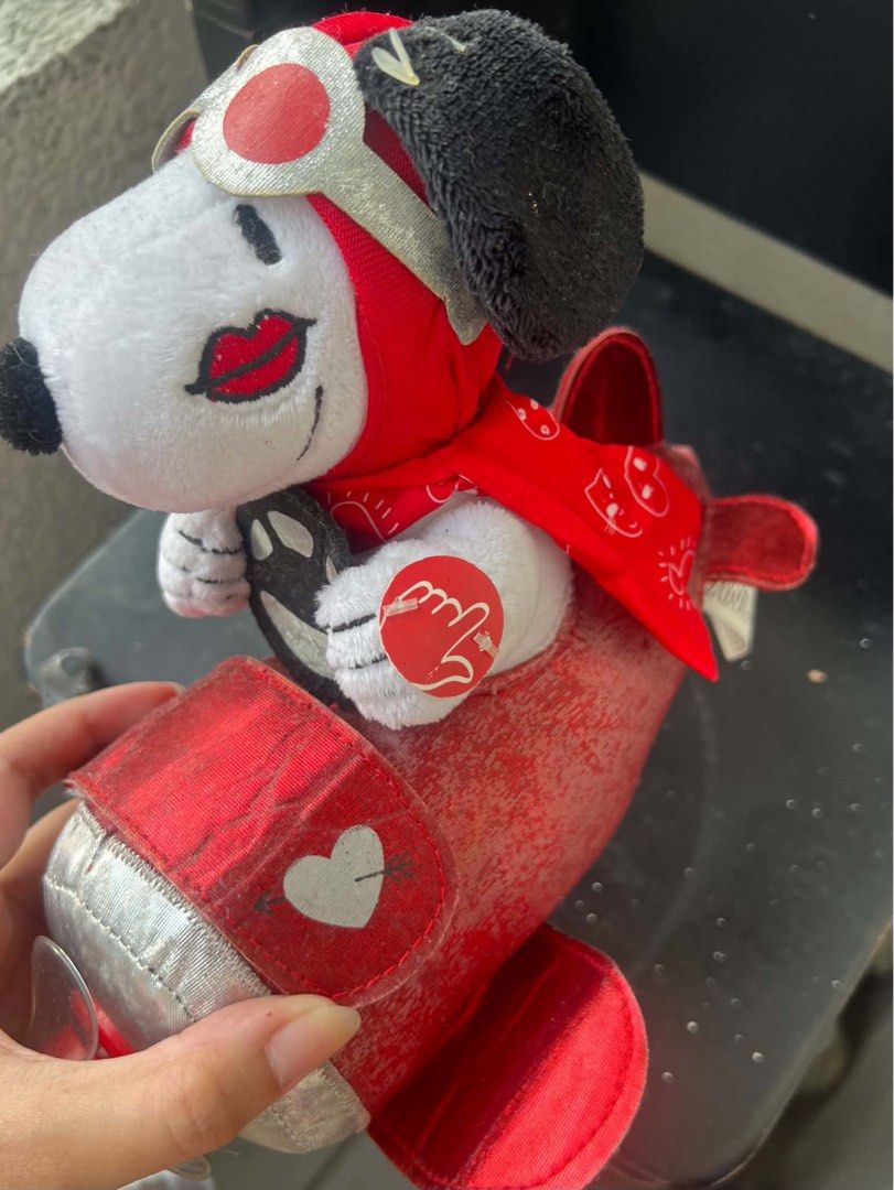 Snoopy Valentine Edition (Category: Everything Else Others) located in Manila. Submitted by andromedamn (Listing ID 1468205494, Image 2). Description: Peanuts Valentine Edition of Snoopy Condition: Fair Issues: needs cleaning and batteries (for propellers - not sure if it still works) rfs: need funds, declutter sf shouldered by buyer .