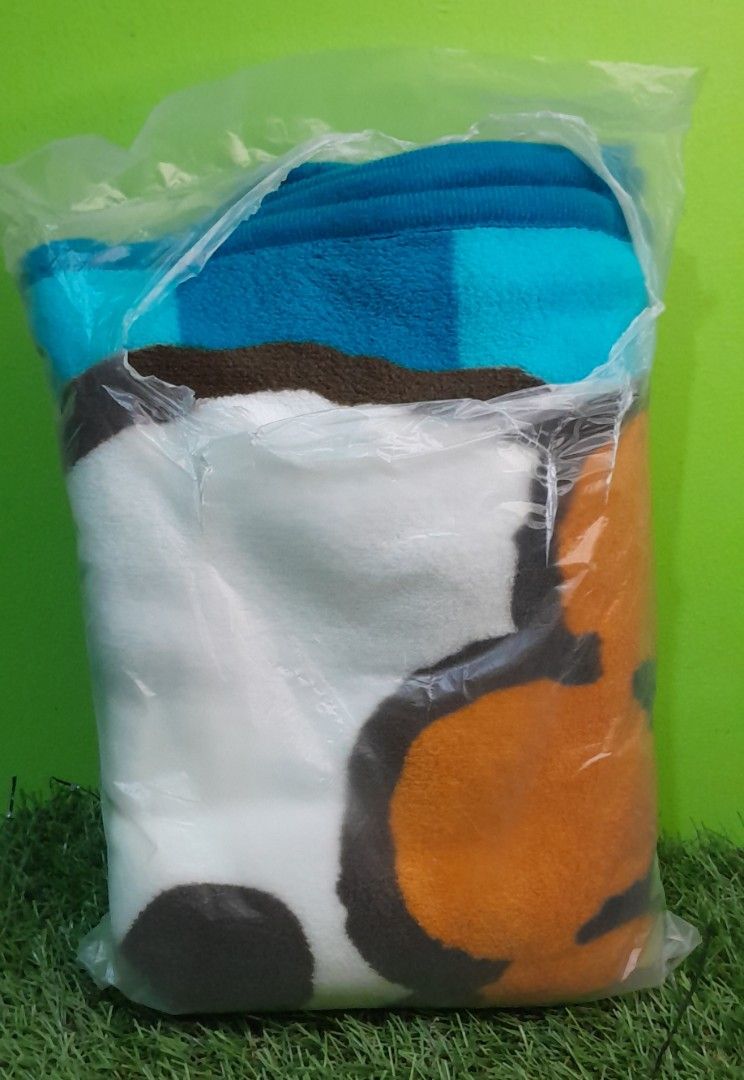 SNOOPY☆Misdo 2013 Polyester 39"x29" infant/Travel blanket (Category: Other Baby Bathing & Changing Needs) located in Mexico. Submitted by shaniah_777 (Listing ID 1468268001, Image 2). Description: PEANUTS SNOOPY☆Misdo 2013 Polyester infant/travel blanket MATERIAL :100% polyester Size: Approximately :39-inch by 29-inch blanket measures 99.06 cm by 73.66 cm Blue polyester blanket featuring Snoopy holding a Mister Donut (misdo) pon-de-ring, released