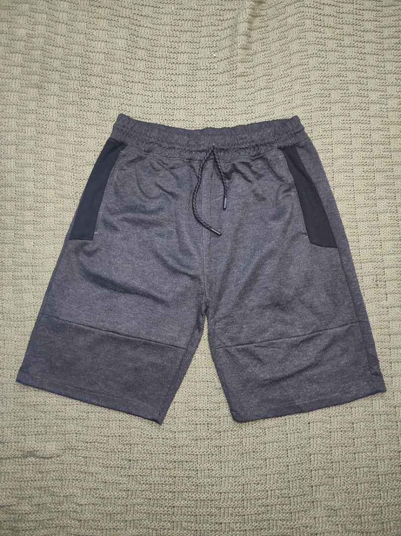 SOUTHPOLE SHORT (Category: Shorts) located in Las Pinas. Submitted by jeusmanlangit (Listing ID 1468212094, Image 2). Description: SOUTHPOLE SHORT SIZE: XL ON TAG DIMES: W: 30-34 L: 21 HEM: 12 NO ISSUE 580 PESOS LANG DM📩.