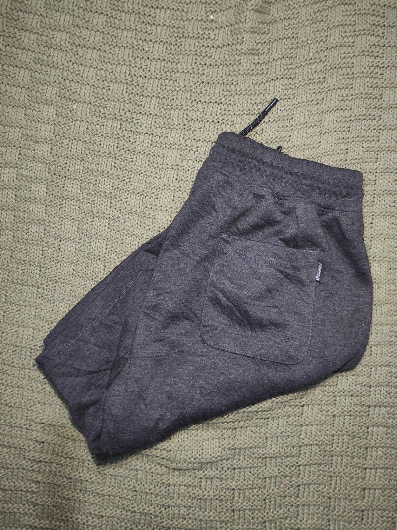 SOUTHPOLE SHORT (Category: Shorts) located in Las Pinas. Submitted by jeusmanlangit (Listing ID 1468212094, Image 1). Description: SOUTHPOLE SHORT SIZE: XL ON TAG DIMES: W: 30-34 L: 21 HEM: 12 NO ISSUE 580 PESOS LANG DM📩.
