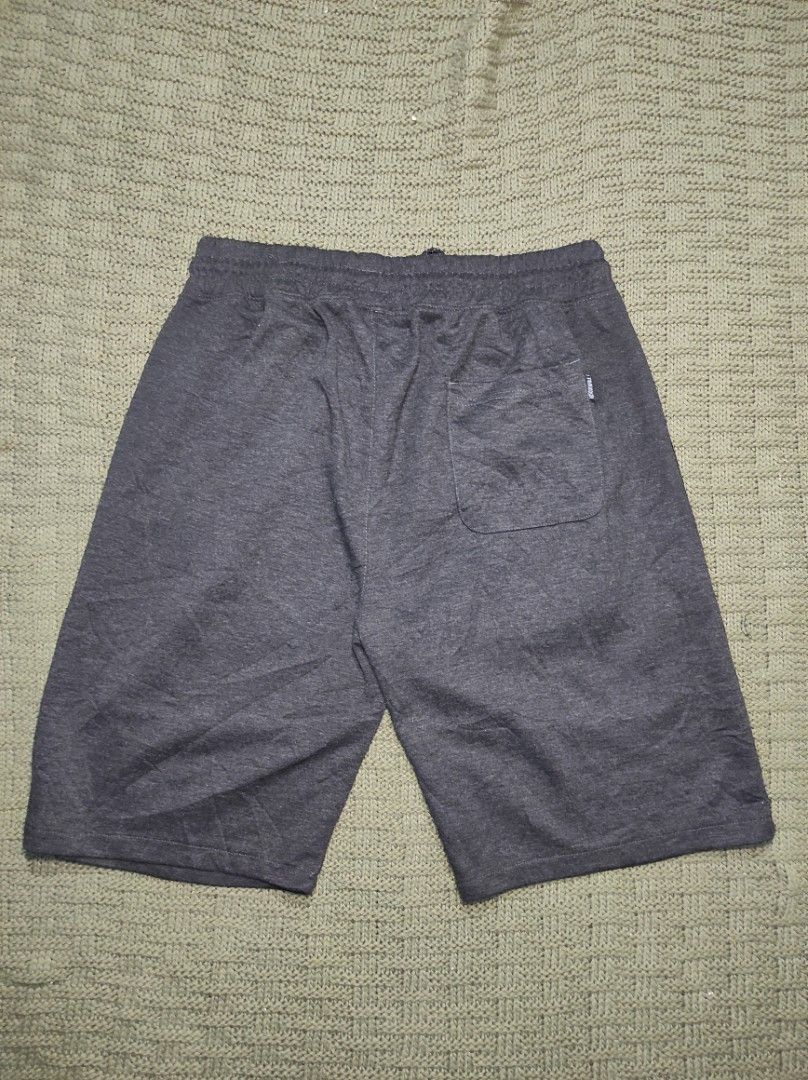 SOUTHPOLE SHORT (Category: Shorts) located in Las Pinas. Submitted by jeusmanlangit (Listing ID 1468212094, Image 3). Description: SOUTHPOLE SHORT SIZE: XL ON TAG DIMES: W: 30-34 L: 21 HEM: 12 NO ISSUE 580 PESOS LANG DM📩.