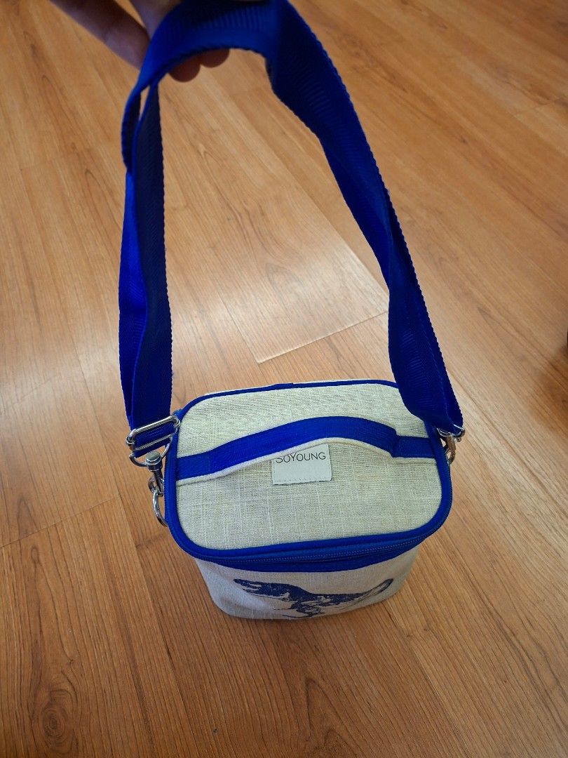 SoYoung snack bag double insulated (Category: Everything Else Others) located in Quezon City. Submitted by kerenbree256412 (Listing ID 1468280455, Image 2). Description: Preloved Seldom used location: QC.
