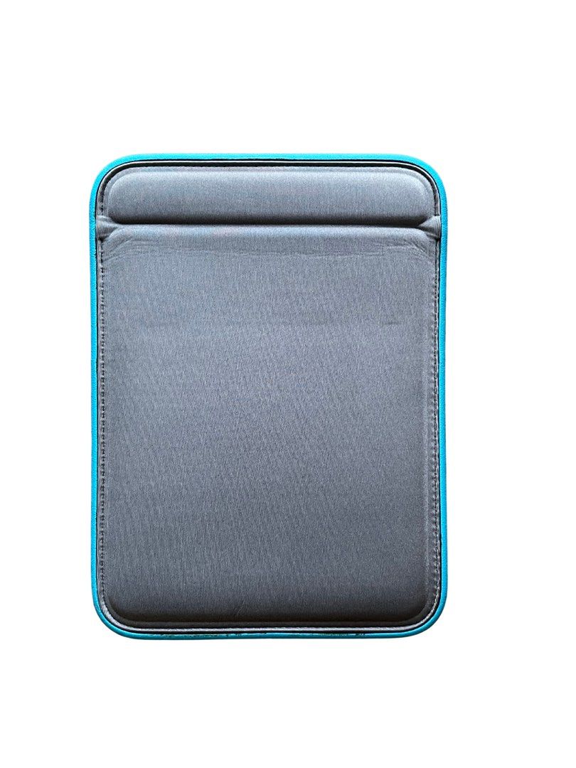 Speck Laptop/ Ipad sleeves (Category: Laptop Bags & Sleeves) located in Mandaluyong City. Submitted by 9kconsumer.wind (Listing ID 1468061541, Image 2). Description: .