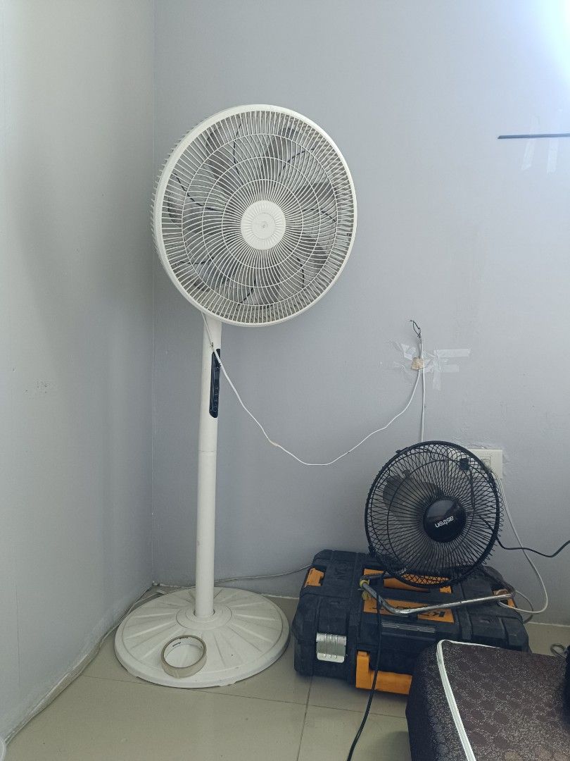 Stand Fan (Good Working Condition) (Category: Fans) located in Valenzuela. Submitted by justgorjas (Listing ID 1468116392, Image 1). Description: ORIG PRICE 799 RFS: May aircon na di na need. ✅ Working buttons (speed settings) ✅ Working timer function ✅ Good air flow CONDITION (Honest Review): Medyo maalikabok na ito kaya lilinisin lang May open wire sa main cord . check pic.