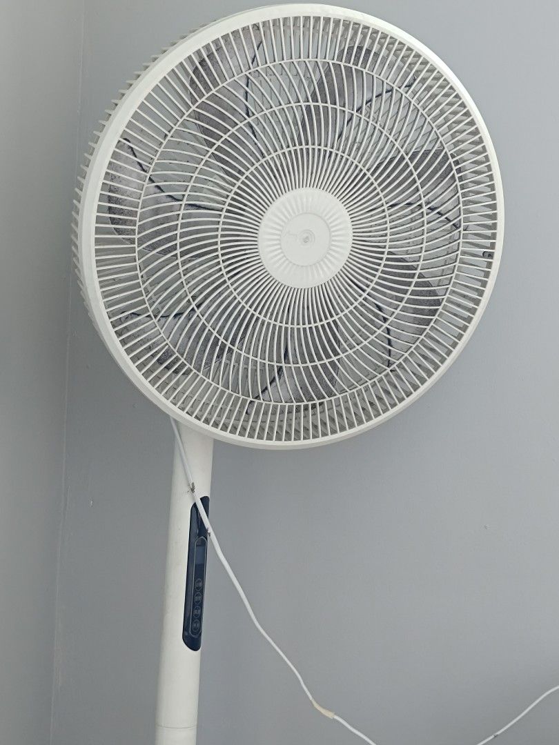 Stand Fan (Good Working Condition) (Category: Fans) located in Valenzuela. Submitted by justgorjas (Listing ID 1468116392, Image 2). Description: ORIG PRICE 799 RFS: May aircon na di na need. ✅ Working buttons (speed settings) ✅ Working timer function ✅ Good air flow CONDITION (Honest Review): Medyo maalikabok na ito kaya lilinisin lang May open wire sa main cord . check pic.
