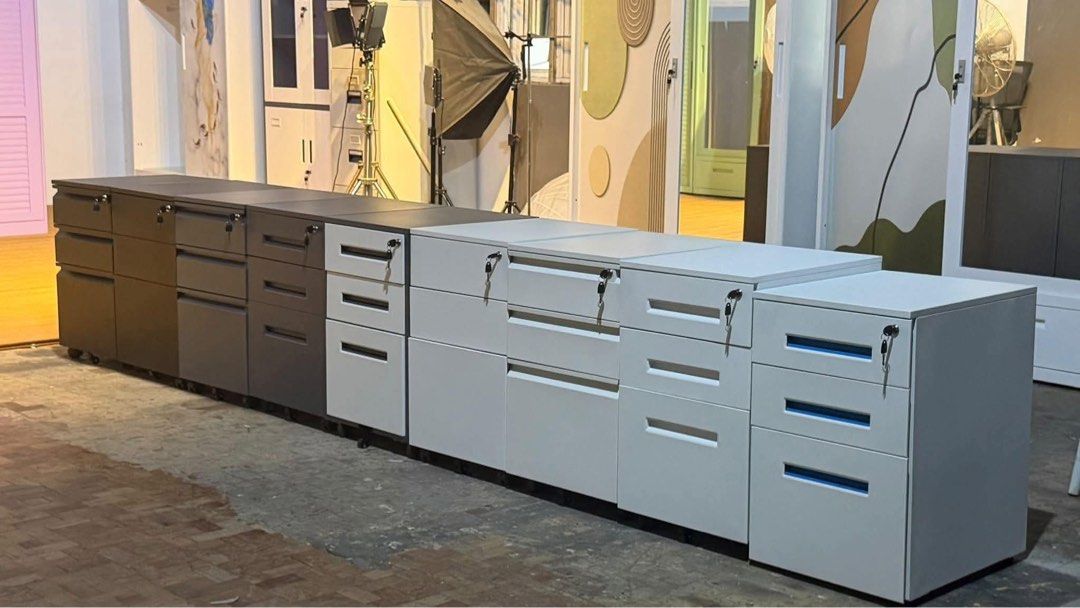 Steel Mobile Pedestal (Category: Shelves, Cabinets & Racks) located in Valenzuela. Submitted by jhagonzales (Listing ID 1468197423, Image 2). Description: .