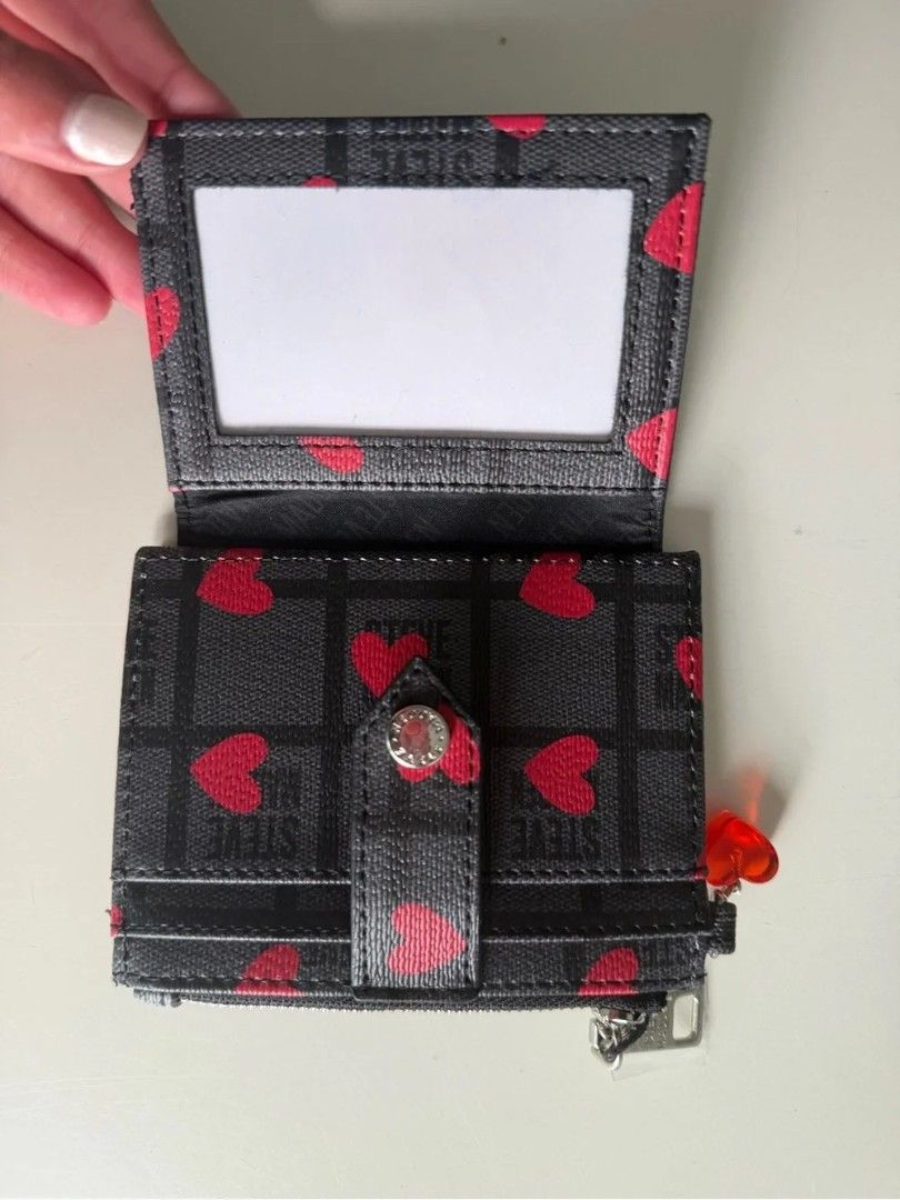 Steve Madden Card Wallet (Category: Wallets & Card holders) located in Bulacan. Submitted by finefindstuffbykdc_ (Listing ID 1468203319, Image 3). Description: Onhand Pinas.