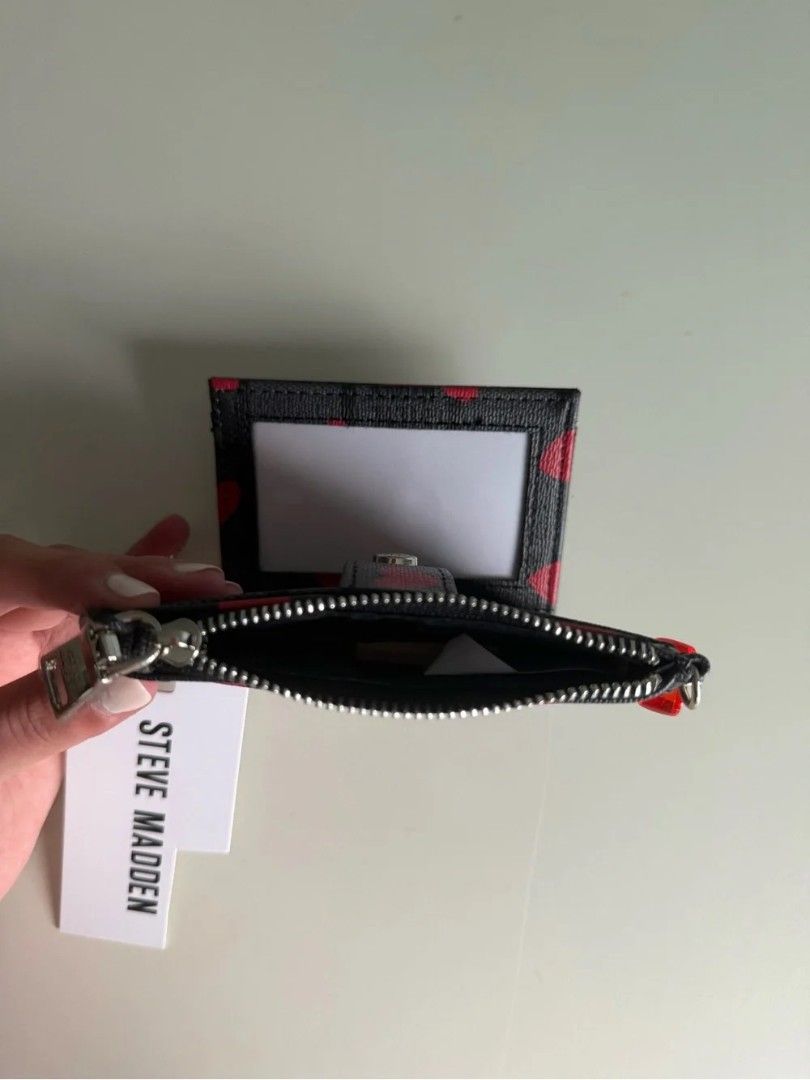 Steve Madden Card Wallet (Category: Wallets & Card holders) located in Bulacan. Submitted by finefindstuffbykdc_ (Listing ID 1468203319, Image 2). Description: Onhand Pinas.
