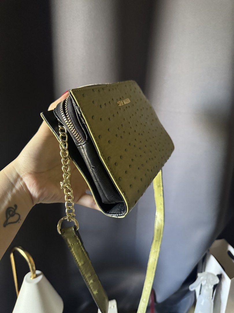 steve madden green ostrich bag (Category: Cross-body Bags) located in Manila. Submitted by leig29 (Listing ID 1468137724, Image 2). Description: authentic from the US fits promax and mor essencials slight signs of age seen in pics negotiable.
