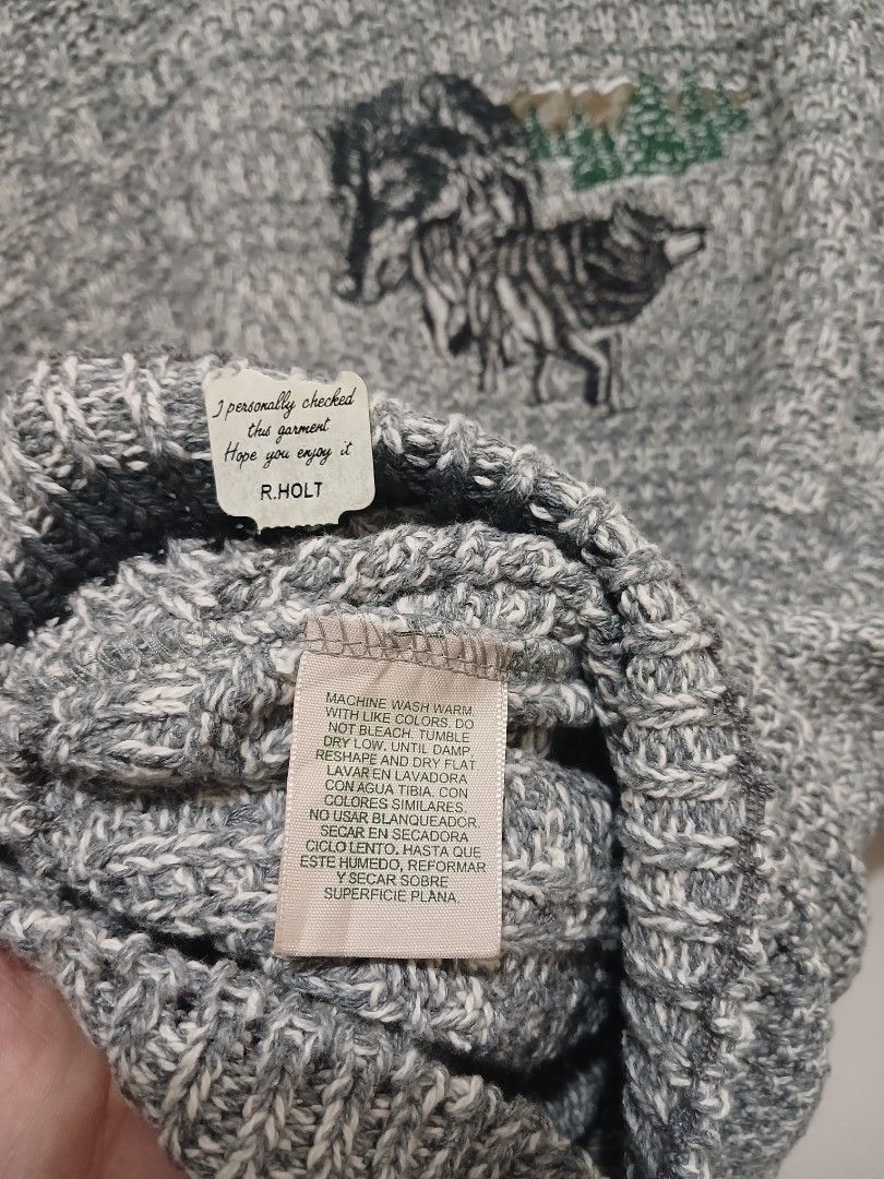 st.john'sBay knitted sweater (Category: Activewear) located in Manila. Submitted by mico136mm60564 (Listing ID 1468185998, Image 3). Description: St.John'sBay knitted sweater Dimension/size = 26x28 /M-L Condition = brandnew Color rare = 10/10 issue = None * brandnew with hangtag, needs wash lang 👌 PRICE = 980 Location = Taguig .