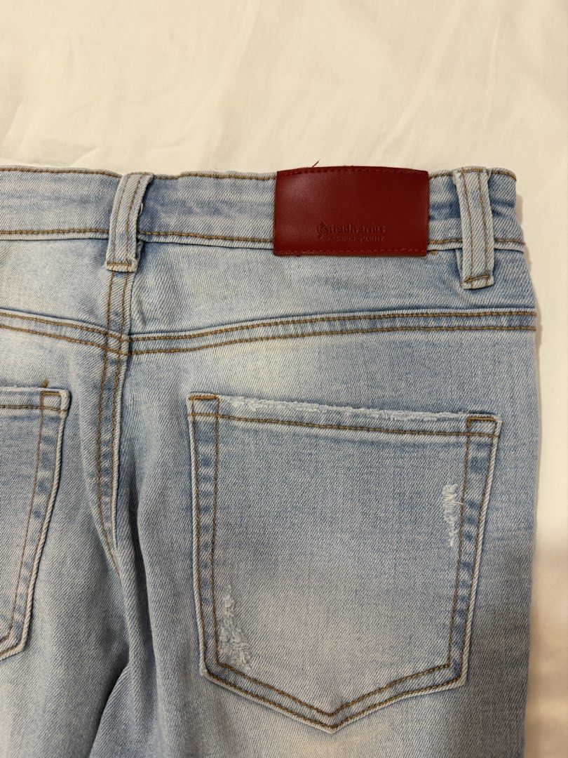 Stradivarious High Waist Denim Jeans Pants (Category: Jeans) located in San Juan City. Submitted by shoprinat (Listing ID 1468095849, Image 3). Description: .
