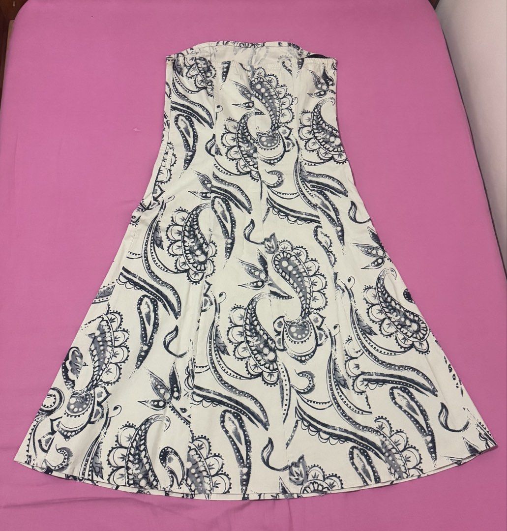 Strapless Print Midi Dress (Category: Dresses) located in San Fernando. Submitted by declotter (Listing ID 1468072967, Image 2). Description: - Cream midi dress with dark grey print - Strapless design with a clean neckline.